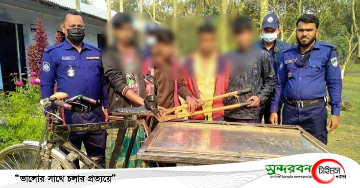 পাটকেলঘাটায় চোরাই ভ্যান উদ্ধার, আটক- ৪ 