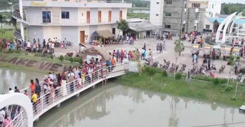 সাতক্ষীরার বিনোদন কেন্দ্রগুলোতে উৎসবের আমেজ