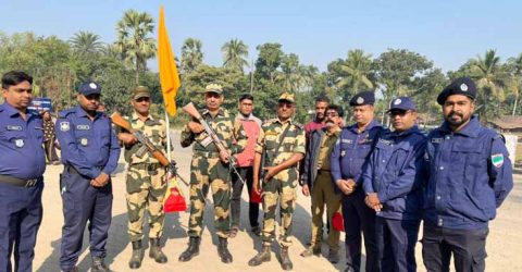 ভারতীয় ইমিগ্রেশন পুলিশ ও বিএসএফ কর্মকর্তাদের ফুলেল শুভেচ্ছা ও মিষ্টি বিতরন