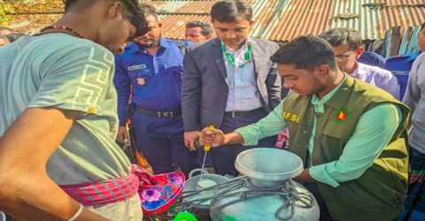 দুধে গ্লুকোজ মেশানোর দায়ে ৫০হাজার টাকা জরিমানা, ৬০কেজি দুধ জব্দ