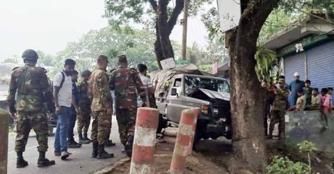 সাতক্ষীরায় সড়ক দুর্ঘটনায় ৫ সেনাসদস্য আহত